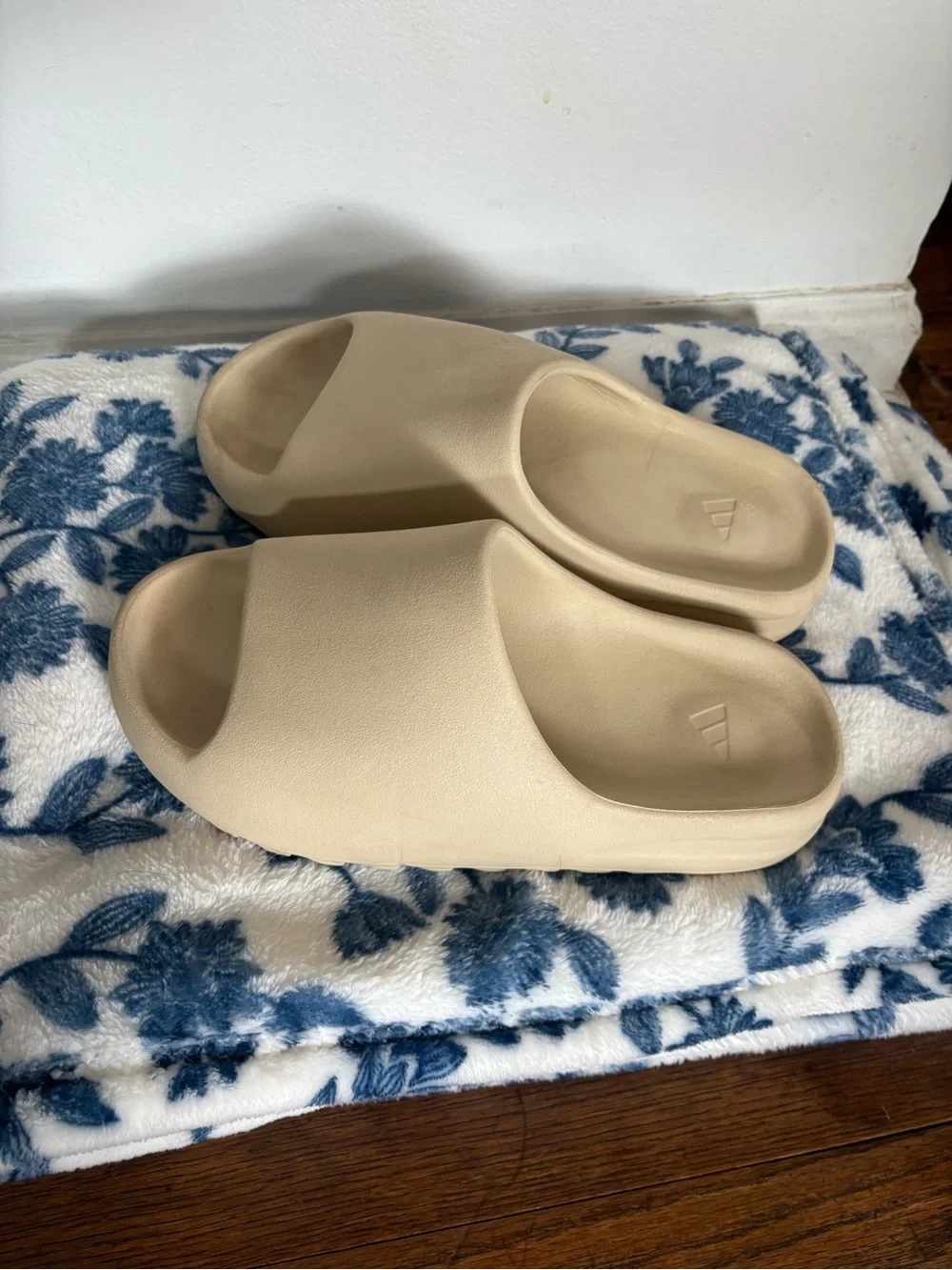 Yeezy Slide Bone - US Men’s 8 - Sand Colorway